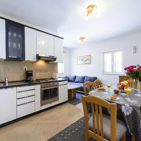 Apartment Tija Two Bedroom Apartment With Balcony And Partial Sea View Dubrovnik Exterior photo