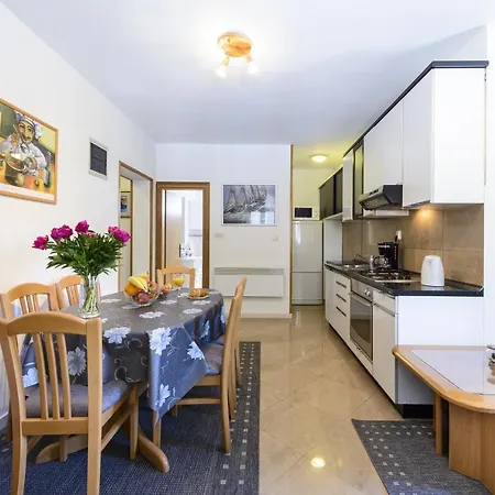 Apartment Tija Two Bedroom Apartment With Balcony And Partial Sea View Dubrovnik Exterior photo