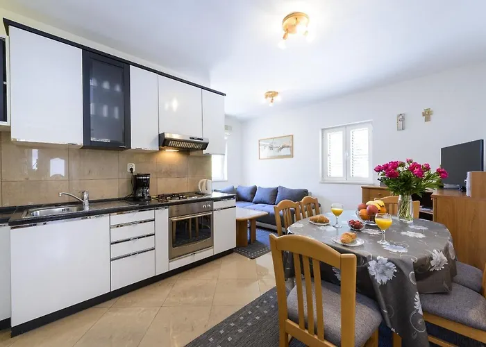 Apartment Tija Two Bedroom Apartment With Balcony And Partial Sea View